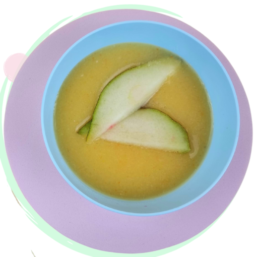 zdjecie przedstawia zupe krem z gruszki i pietruszki dla niemowlaka